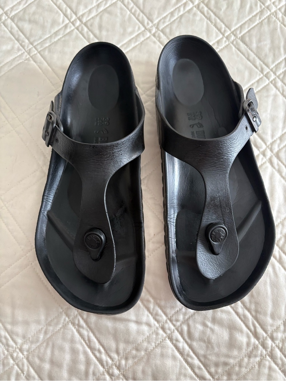 Black Womens T-strap Leather Sandals